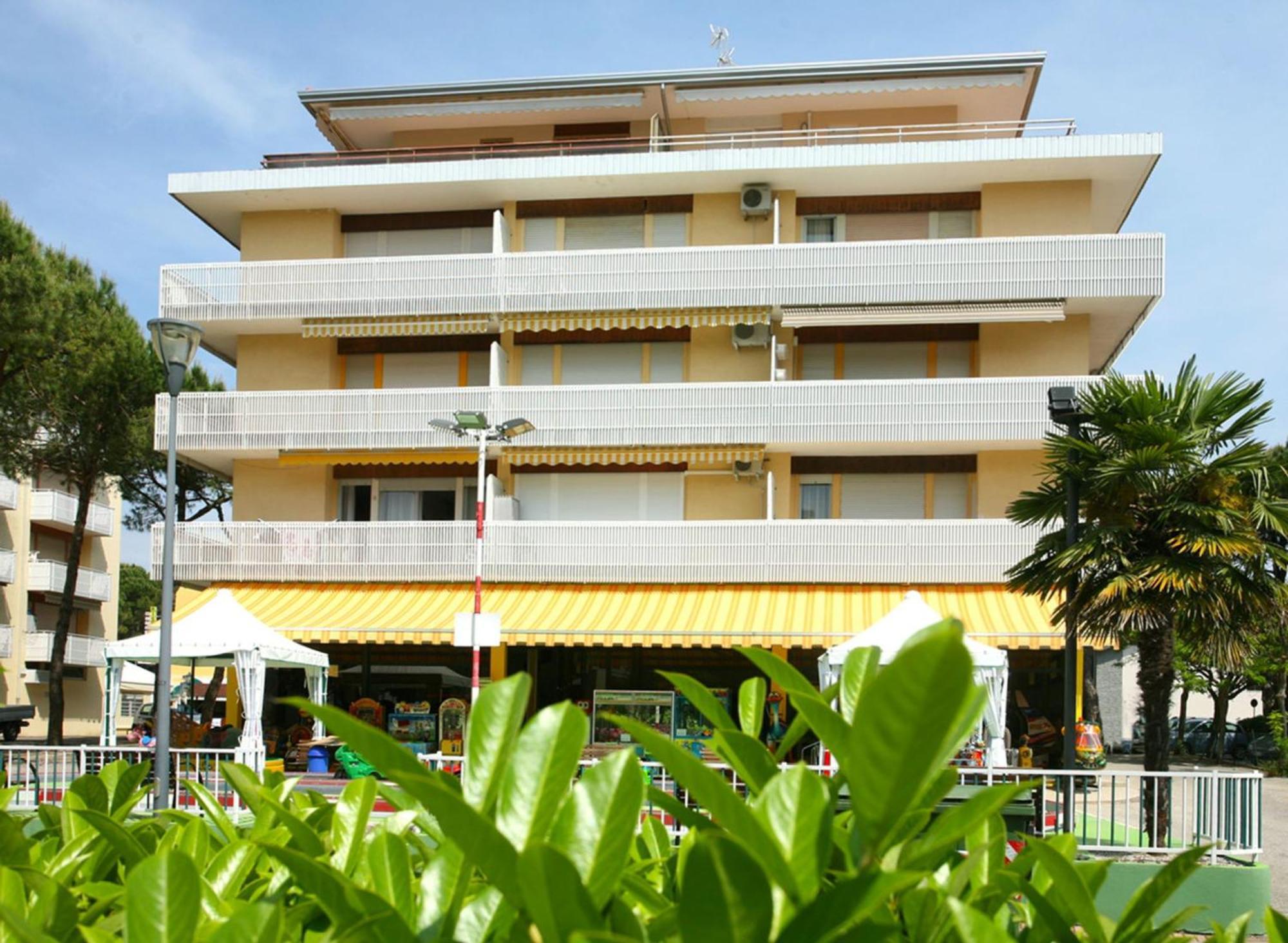 Enjoy Your Holidays From Our Magnificent Terrace Apartment Bibione Exterior photo